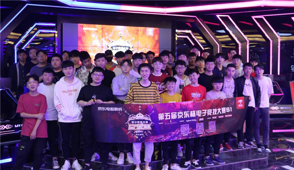 也突显出上 也突显出上