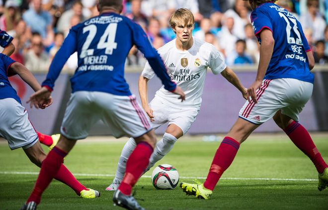 体育游泳世锦赛：覃海洋收获个人第四金