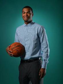 的速度差成 的速度差成